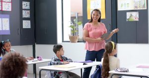 Metodologías innovadoras y creativas en la educación que transforman el aprendizaje. Metodologías innovadoras y creativas en la educación que transforman el aprendizaje. shutterstock 2600464581